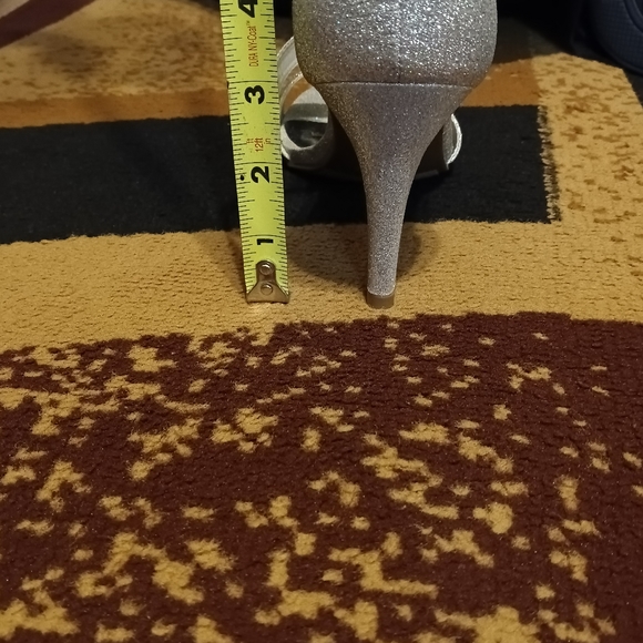 Silver Heels - Picture 4 of 4